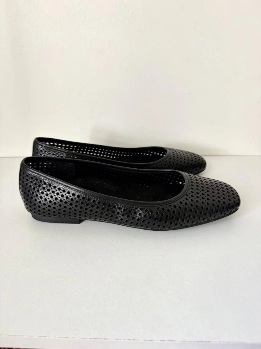 Vionic Orinda Perf Black Leather Perforated Ballet Flats Square Toe Comfort 9.5